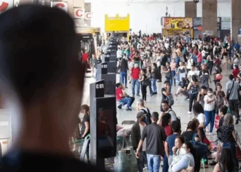 Serviços sobem 0,1% em agosto e registram sétimo mês seguido de alta