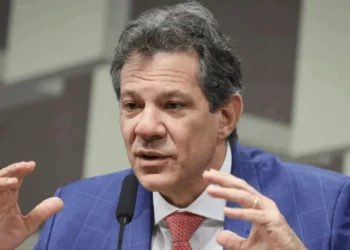 Haddad sugere a Alcolumbre manter partes “incontroversas” da MP do IOF