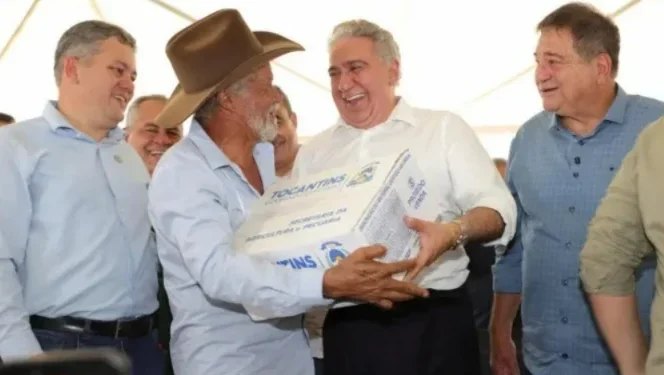 Governador Laurez Moreira participa de workshop sobre fruticultura e entrega kits do programa Mesa Farta em PalmasProgramação do HortifruTO foi voltada para tecnologias e técnicas avançadas de produção, incluindo palestras, oficinas e atividades de campo
Patrícia Alves
Por: Patrícia Alves Fonte: Redação / Agência Tocantins