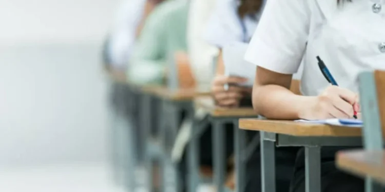 Saiba o que pode zerar sua redação do Enem.
crédito: Reprodução/Getty Images