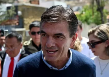 Rodrigo Paz durante a votação na Bolívia - 19/10/2025 — Foto: REUTERS/Claudia Morales