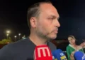 Carlos Bolsonaro questiona prazos do STF e cita relator da anistia