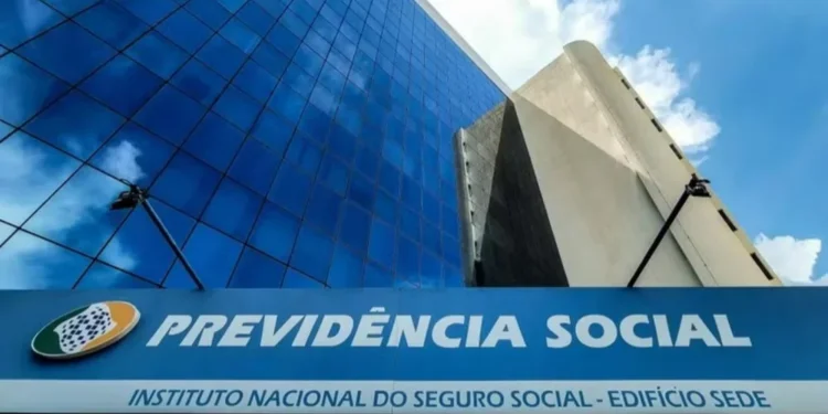 INSS alerta 4 milhões de beneficiários para realização de prova de vida; aviso foi enviado em extrato bancário