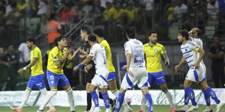 CBF divulga áudio do VAR em lance polêmico de Palmeiras x Cruzeiro