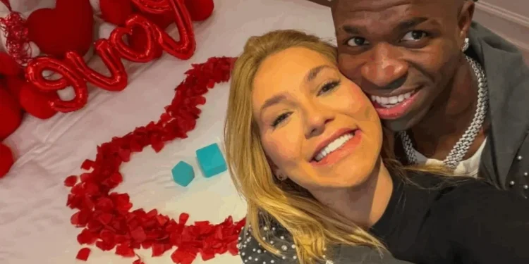 Assumiram! Vini Jr. faz surpresa para pedir Virginia em namoro; veja