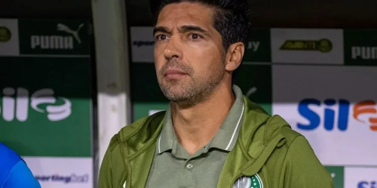 Abel Ferreira completa cinco anos no Palmeiras com desafio inédito