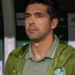 Abel Ferreira completa cinco anos no Palmeiras com desafio inédito