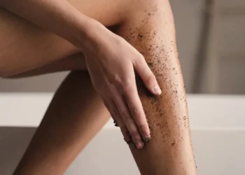 Esfoliação da pele: 9 perguntas para entender riscos e cuidados