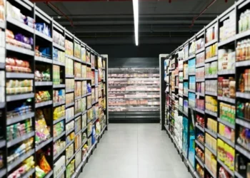 Ultraprocessados dominam novos lançamentos no Brasil, aponta relatório