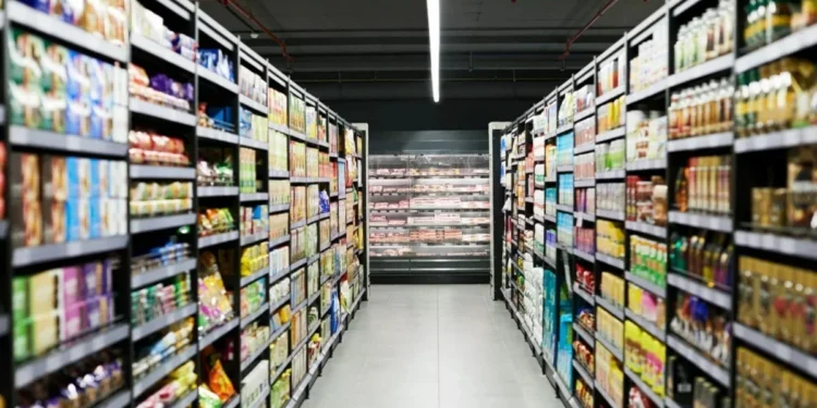 Ultraprocessados dominam novos lançamentos no Brasil, aponta relatório