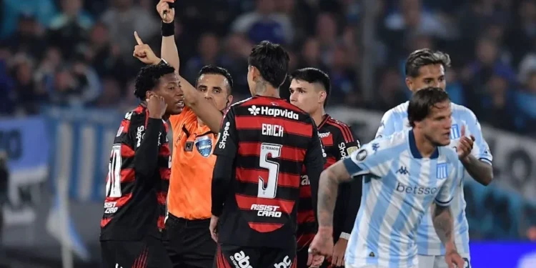 Plata é expulso na semifinal da Libertadores e web se revolta; confira