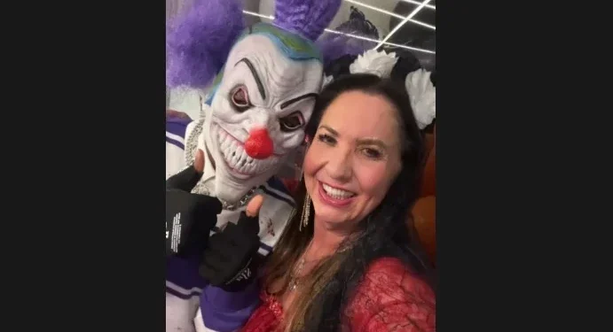 Mãe de Virginia causa na web ao postar 1ª foto com Vini Jr.; veja