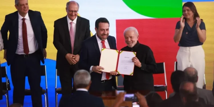 Lula sobre missão de Boulos: “Ampliar diálogo com movimentos sociais”