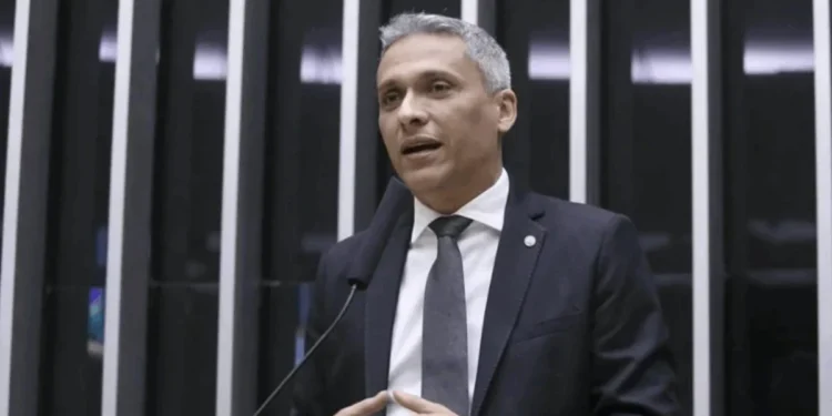 Moraes nega pela segunda vez visita de deputado Gayer a Bolsonaro
