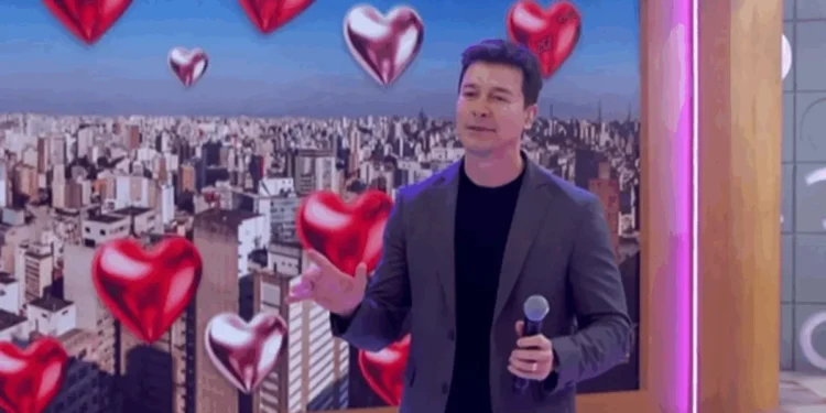Rodrigo Faro interrompe apresentação na Globo e cai no choro