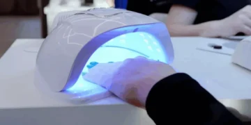 Anvisa proíbe produtos usados em esmaltação em gel por risco de câncer