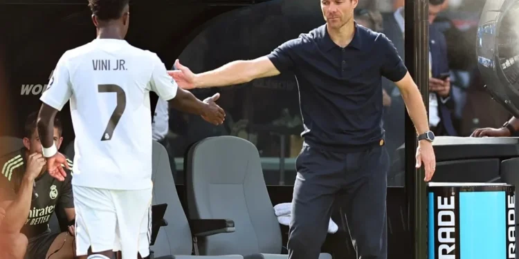 Técnico do Real Madrid se pronuncia sobre polêmica com Vini Jr.