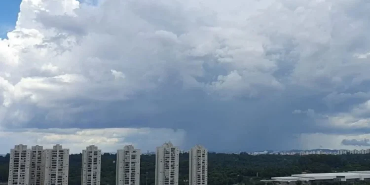 Chuvas intensas atingem o Brasil nesta 6ª; veja o clima na sua região