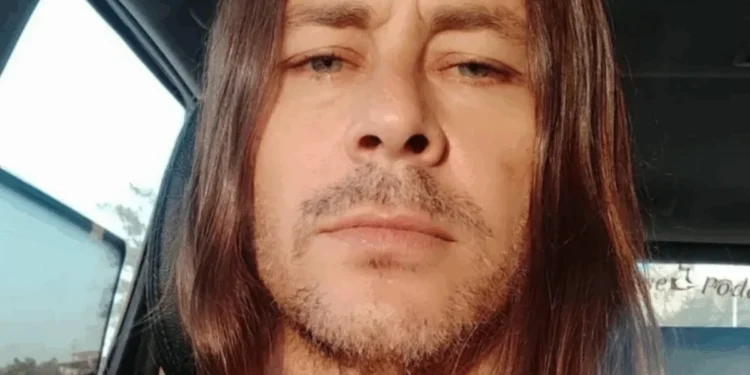 Theo Becker abre o jogo e dá detalhes sobre vício em drogas.