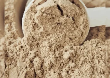 Fígado e whey protein: saiba se suplemento interfere na saúde do órgão