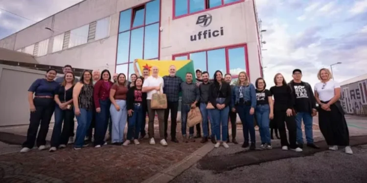 Viagem incluiu visitas a empresas e universidades — Foto: Secom/AC