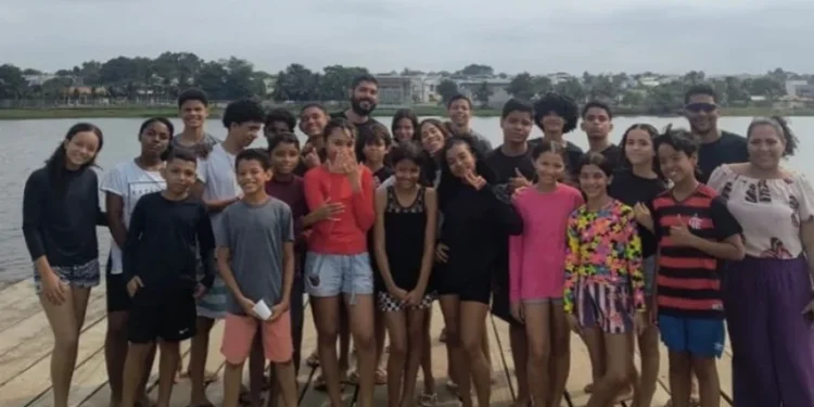 Estudantes de Escola Estadual de Araguaína participam de aula prática de canoagem e caiaque