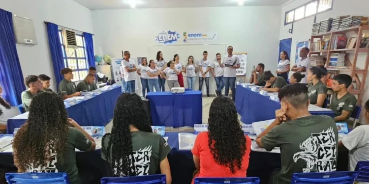 Colégio Estadual de Lavandeira promove aulões preparatórios para o Enem