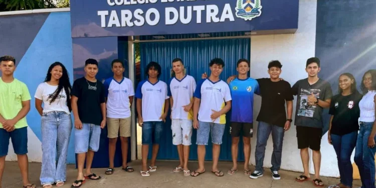 Estudantes medalhistas da Olitef comemoram os resultados - Foto: Divulgação Seduc/Governo do Tocantins