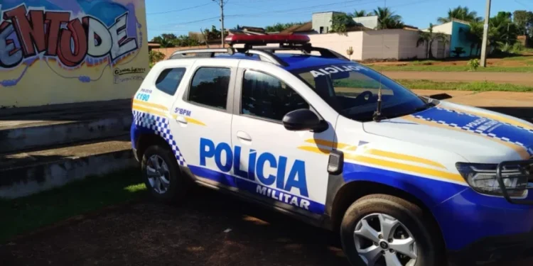 A mulher foi autuada por tentativa de homicídio na delegacia. - Foto: 5º BPM/Ascom