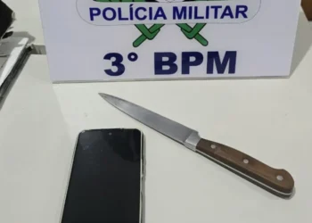 Homem foi preso menos de uma hora após o ocorrido. A arma utilizada também foi apreendida. - Foto: Divulgação 3º BPM