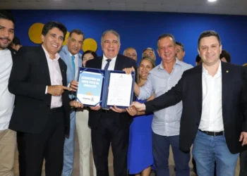 Em ato histórico, governador Laurez Moreira sanciona novo PCCR da Educação e garante valorização da categoria após 10 anos de espera - Foto: Adilvan Nogueira/Governo do Tocantins