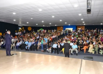 Lei foi sancionada pelo governador Laurez Moreira com a presença dos professores da rede estadual - Foto: Adilvan Nogueira/Governo do Tocantins