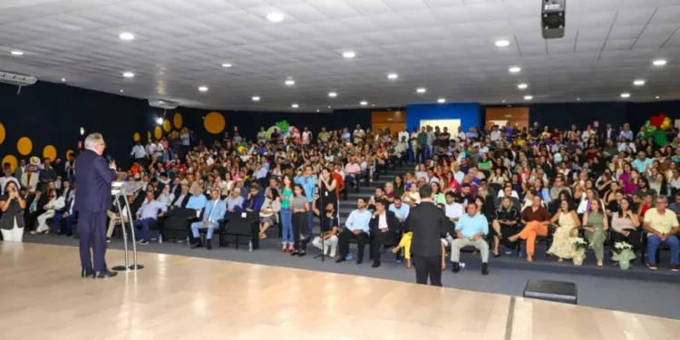 Lei foi sancionada pelo governador Laurez Moreira com a presença dos professores da rede estadual - Foto: Adilvan Nogueira/Governo do Tocantins