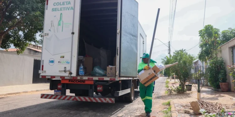Prefeitura de Palmas apoia projeto piloto de coleta seletiva porta a porta proposto por alunos do IFTO