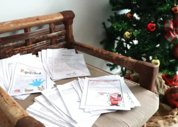 Cartinhas com o desejo de um presente de Natal, escritas por crianças indígenas e quilombolas estão disponíveis para adoção na Sepot