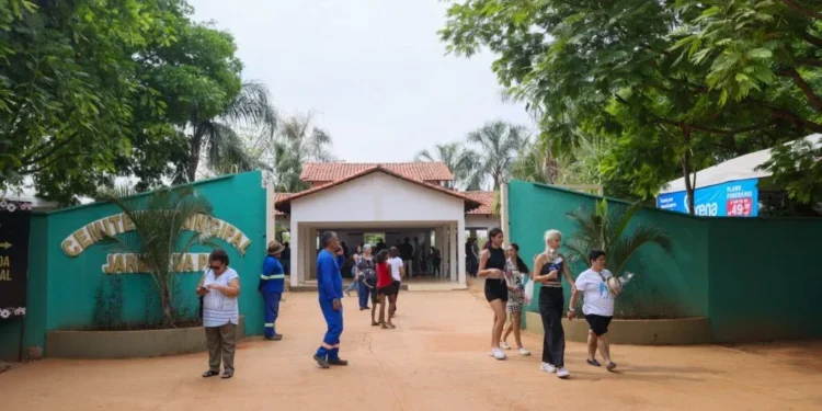 Visitantes destacam limpeza e organização do Cemitério Jardim da Paz no Dia de Finados
