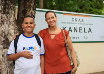 Cláudia Cristina Carvalho Cavalcante, mãe atípica de Miguel Carvalho de 14 anos Foto_Regiane Rocha