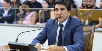 Prof. Júnior Geo aprova PCCR da Educação mas assegura que ainda tem muito a avançar