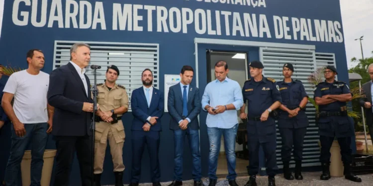 Deputado federal Vicentinho Jr. e superintendente da PF no Tocantins, Reginaldo Gallan Batista prestigiaram inauguração – Foto Lia Mara