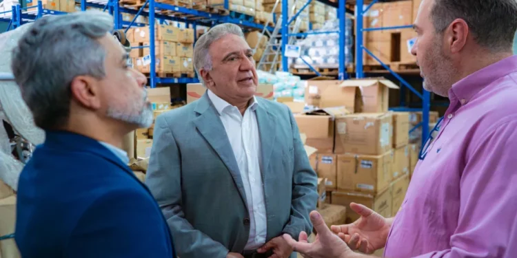 Governador Laurez Moreira visita centro de distribuição da SES/TO, acompanhado do secretário de Estado da Saúde, Vânio Rodrigues - Hiroshi Fukushima/Governo do Tocantins