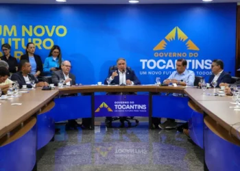 Encontro com prefeitos resultou na liquidação de convênios e autorização para pagamento de novas parcelas que somam quase R$ 10 milhões - Foto: Adilvan Nogueira/Governo do Tocantins
