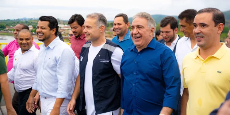 Governador do Tocantins, Laurez Moreira, e o ministro dos Transportes, Renan Filho, realizaram nessa quinta-feira, 6, uma visita técnica às obras dos acessos à Ponte de Xambioá - (Crédito foto: Hiroshi Fukushima/Governo do Tocantins)