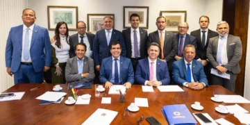 Em Brasília, governador Laurez Moreira reúne-se com bancada federal e apresenta prioridades do Tocantins