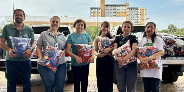 Naturatins realiza entrega de 264 kg de tampinhas plásticas ao Hospital de Amor