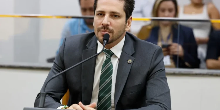 Graças à emenda de Olyntho, veículos híbridos também serão contemplados com IPVA zero em 2026 - Imagem:  Clayton Cristus/Dicom Aleto