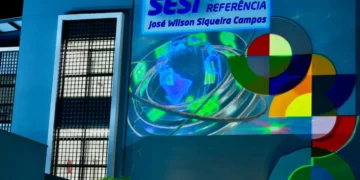 Prefeito Eduardo Siqueira Campos destaca papel da Escola Sesi de Referência e defende parceria para avanço da indústria 4.0