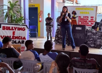 Os alunos participaram ativamente, fazendo perguntas e interagindo com a palestrante - Foto: Divulgação PCTO