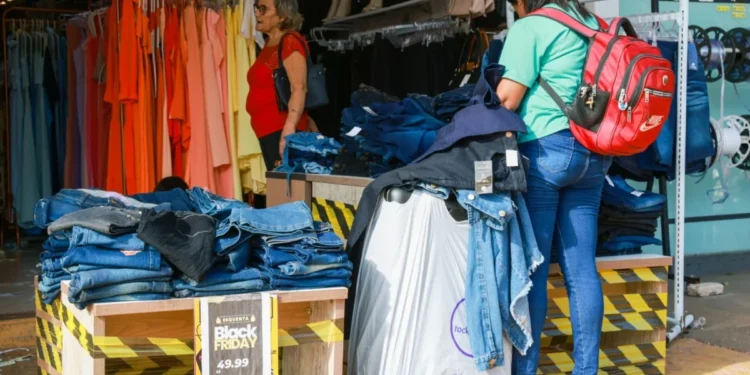 Procon Palmas alerta consumidores sobre o que observar para garantir compras eficientes e seguras neste período de promoções – Foto Lia Mara
