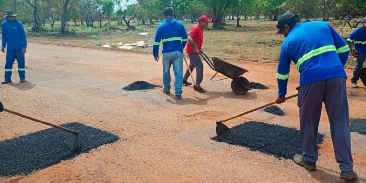 Serviço de tapa-buracos também foi realizado na Avenida G, no Jardim Aureny III - Foto Divulgação