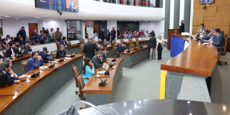 Deputados aprovam requerimentos beneficiando setores da Infraestrutura eEducação